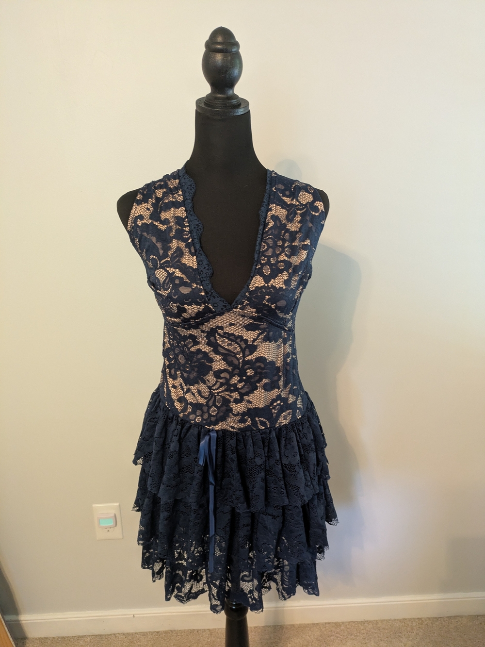 SHEIN Navy Blue Lace Tiered V-Neck Mini Dress Size 4XL Sleeveless Drop Waist